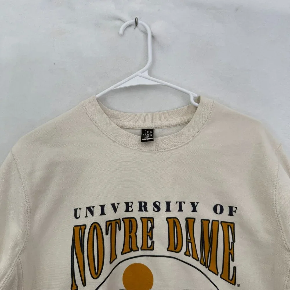 Notre Dame University Sweatshirt Mens M Cream Fleece Pullover Crewneck
